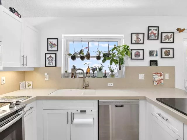3-bedroom home for sale in Pembroke Pines - 327 SW 191st Terrace - MondialRealty