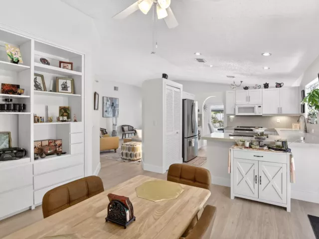 3-bedroom home for sale in Pembroke Pines - 327 SW 191st Terrace - MondialRealty