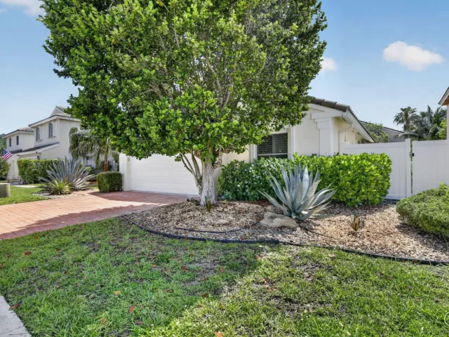 3-bedroom home for sale in Pembroke Pines - 327 SW 191st Terrace - MondialRealty