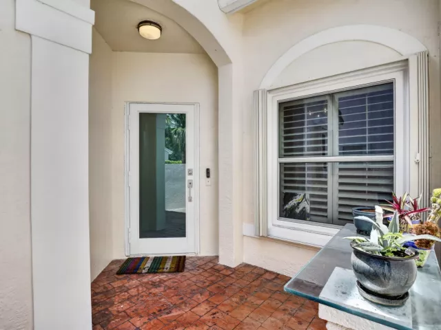 3-bedroom home for sale in Pembroke Pines - 327 SW 191st Terrace - MondialRealty