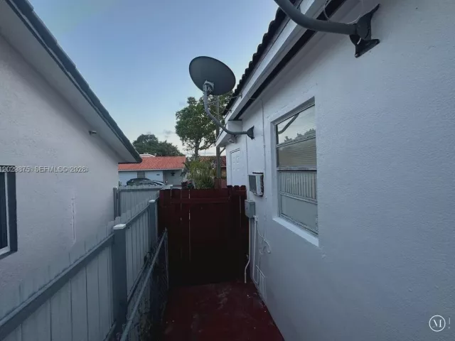 3-bedroom home for rent in Miami - 2745 SW 34th Ave 2 - MondialRealty