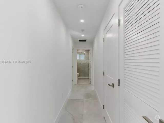 5-bedroom home for sale in Miami - 291 E Shore Dr E - MondialRealty