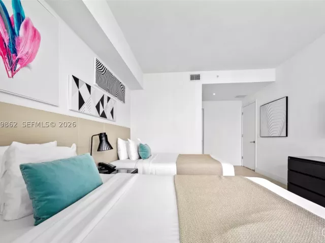 2-bedroom condo for sale in Hollywood - 4010 S Ocean Dr R2307 - MondialRealty