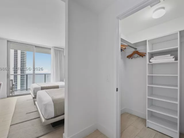 2-bedroom condo for sale in Hollywood - 4010 S Ocean Dr R2307 - MondialRealty