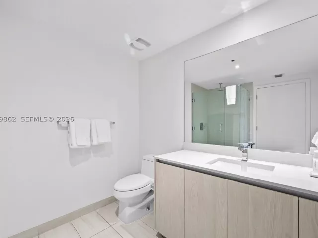 2-bedroom condo for sale in Hollywood - 4010 S Ocean Dr R2307 - MondialRealty