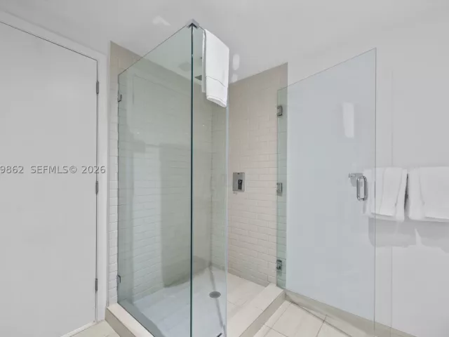 2-bedroom condo for sale in Hollywood - 4010 S Ocean Dr R2307 - MondialRealty