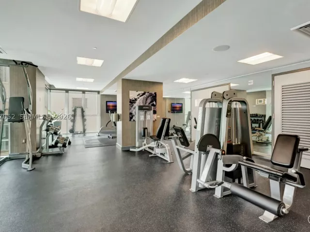 2-bedroom condo for sale in Miami - 950 Brickell Bay Dr 4504 - MondialRealty