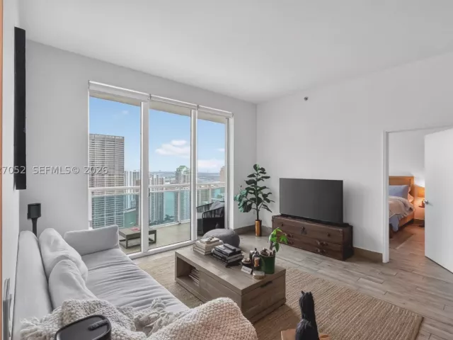 2-bedroom condo for sale in Miami - 950 Brickell Bay Dr 4504 - MondialRealty