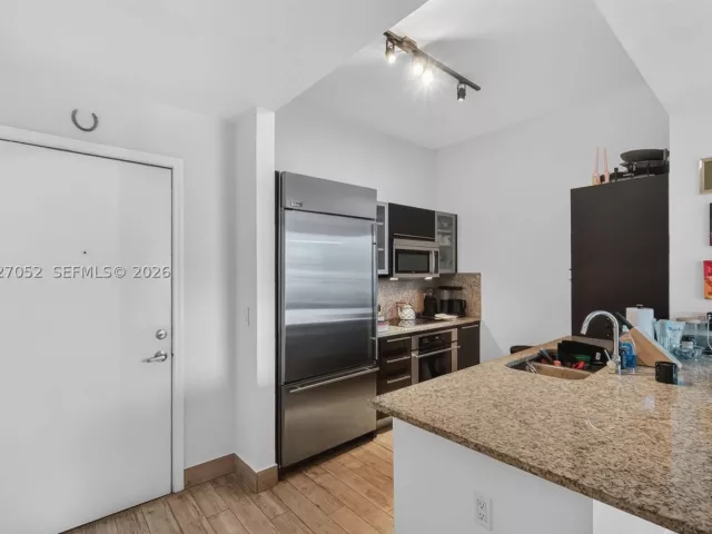 2-bedroom condo for sale in Miami - 950 Brickell Bay Dr 4504 - MondialRealty