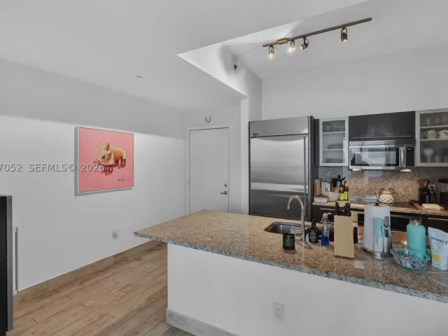 2-bedroom condo for sale in Miami - 950 Brickell Bay Dr 4504 - MondialRealty