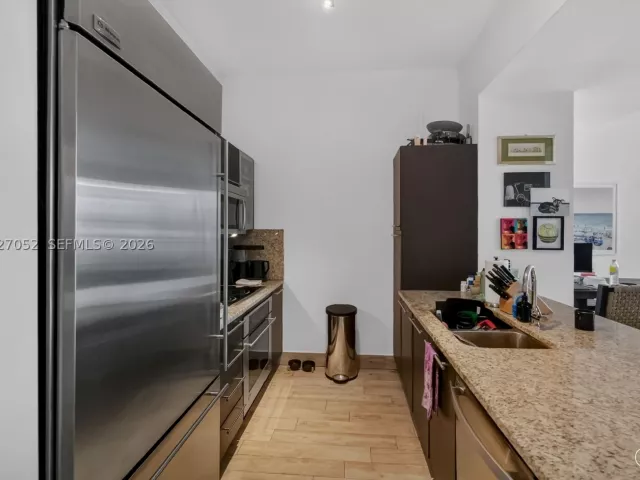 2-bedroom condo for sale in Miami - 950 Brickell Bay Dr 4504 - MondialRealty