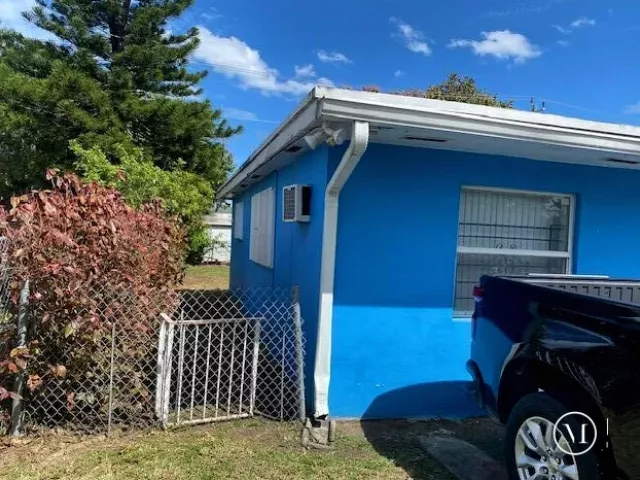 4-bedroom home for sale in Miami - 14291 Polk Street - MondialRealty
