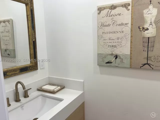 3-bedroom condo for rent in Key Biscayne - 201 Crandon Blvd 642 - MondialRealty