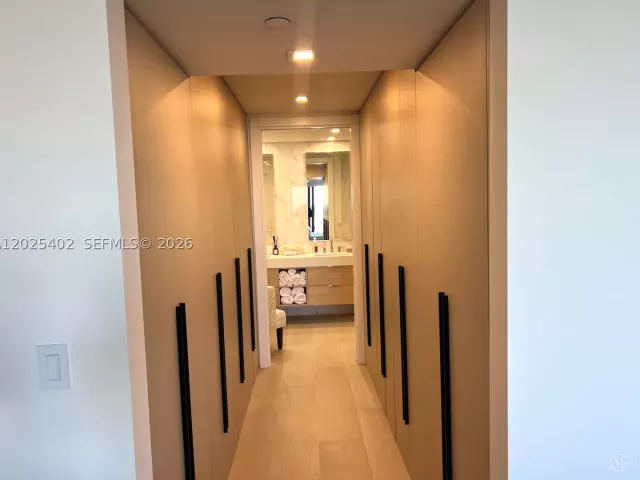 3-bedroom condo for rent in Key Biscayne - 201 Crandon Blvd 642 - MondialRealty