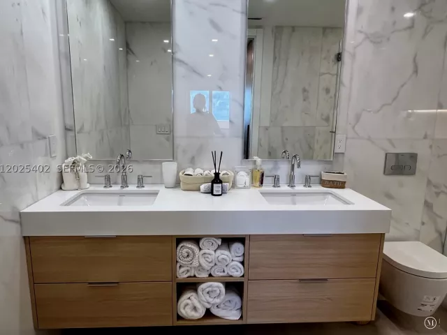 3-bedroom condo for rent in Key Biscayne - 201 Crandon Blvd 642 - MondialRealty