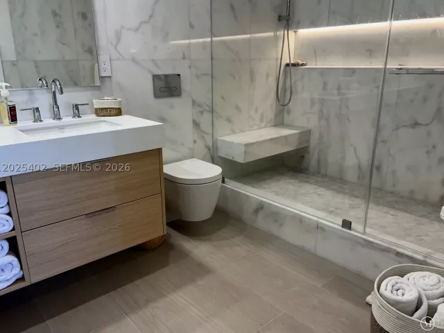 3-bedroom condo for rent in Key Biscayne - 201 Crandon Blvd 642 - MondialRealty