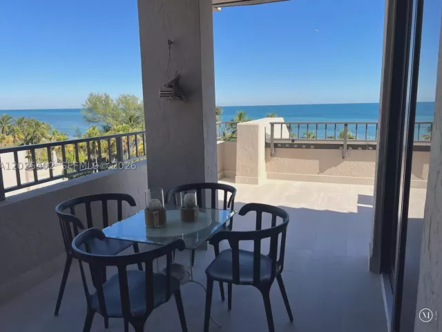 3-bedroom condo for rent in Key Biscayne - 201 Crandon Blvd 642 - MondialRealty