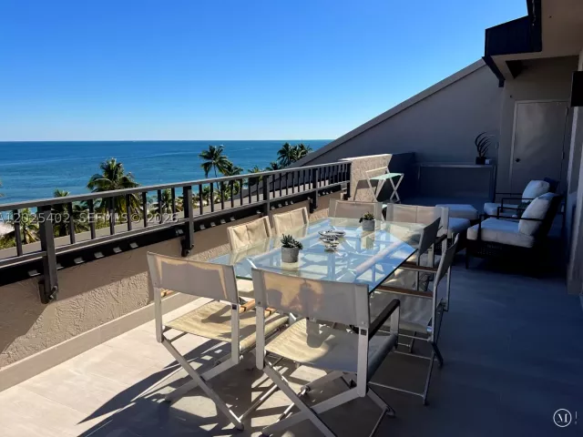 3-bedroom condo for rent in Key Biscayne - 201 Crandon Blvd 642 - MondialRealty