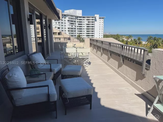 3-bedroom condo for rent in Key Biscayne - 201 Crandon Blvd 642 - MondialRealty