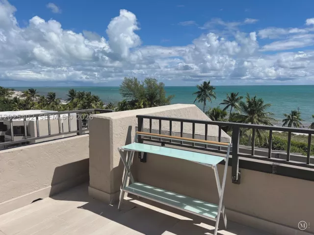 3-bedroom condo for rent in Key Biscayne - 201 Crandon Blvd 642 - MondialRealty