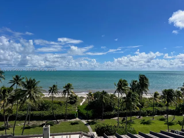 3-bedroom condo for rent in Key Biscayne - 201 Crandon Blvd 642 - MondialRealty