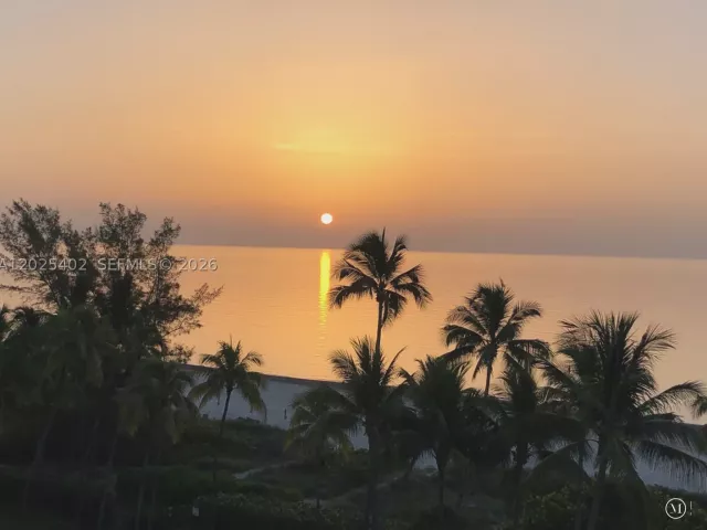 3-bedroom condo for rent in Key Biscayne - 201 Crandon Blvd 642 - MondialRealty