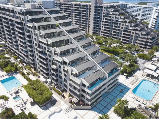 3-bedroom condo for rent in Key Biscayne - 201 Crandon Blvd 642 - MondialRealty
