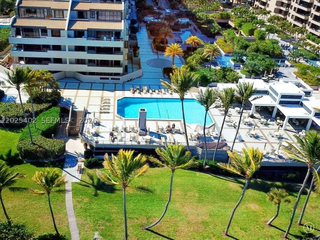 3-bedroom condo for rent in Key Biscayne - 201 Crandon Blvd 642 - MondialRealty