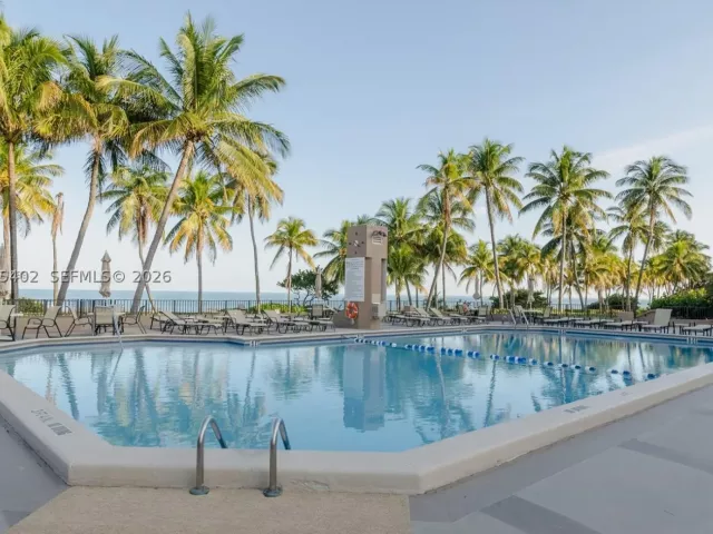 3-bedroom condo for rent in Key Biscayne - 201 Crandon Blvd 642 - MondialRealty