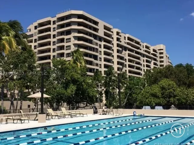 3-bedroom condo for rent in Key Biscayne - 201 Crandon Blvd 642 - MondialRealty