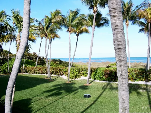 3-bedroom condo for rent in Key Biscayne - 201 Crandon Blvd 642 - MondialRealty