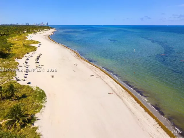 3-bedroom condo for rent in Key Biscayne - 201 Crandon Blvd 642 - MondialRealty