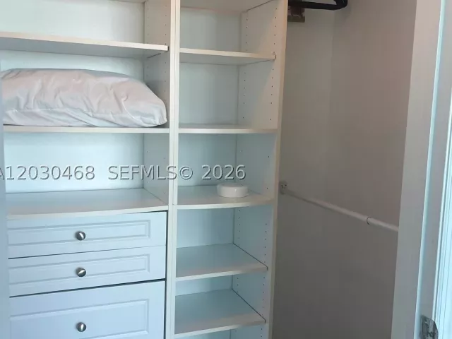 2-bedroom condo for sale in Miami - 500 Brickell Ave 3105 - MondialRealty
