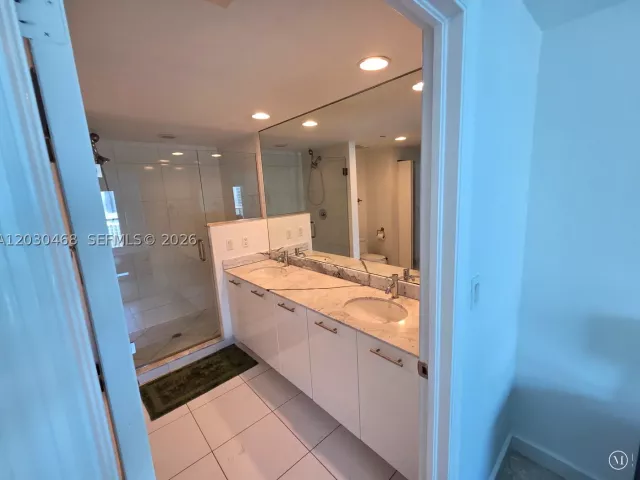 2-bedroom condo for sale in Miami - 500 Brickell Ave 3105 - MondialRealty
