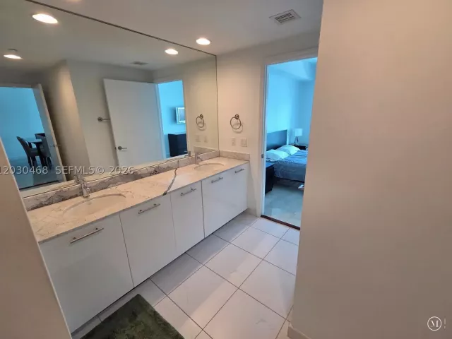 2-bedroom condo for sale in Miami - 500 Brickell Ave 3105 - MondialRealty