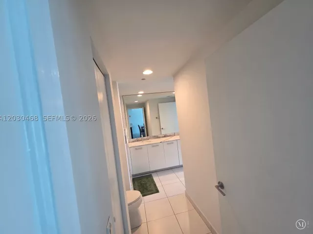 2-bedroom condo for sale in Miami - 500 Brickell Ave 3105 - MondialRealty