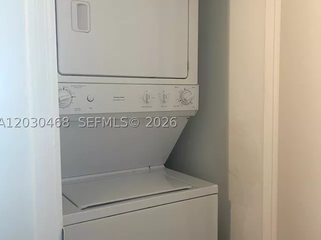 2-bedroom condo for sale in Miami - 500 Brickell Ave 3105 - MondialRealty