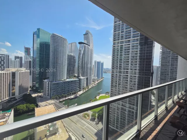 2-bedroom condo for sale in Miami - 500 Brickell Ave 3105 - MondialRealty