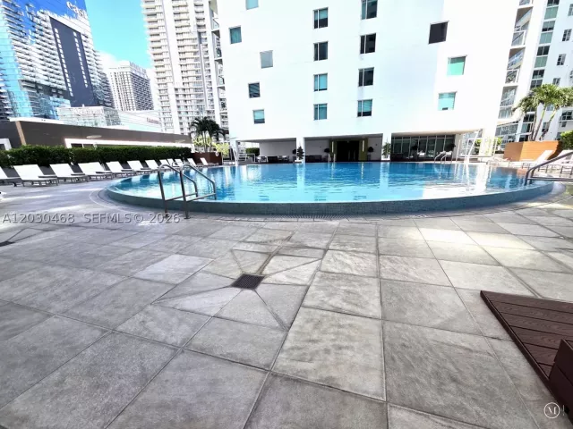 2-bedroom condo for sale in Miami - 500 Brickell Ave 3105 - MondialRealty