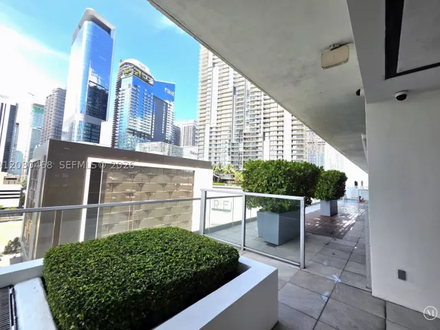 2-bedroom condo for sale in Miami - 500 Brickell Ave 3105 - MondialRealty
