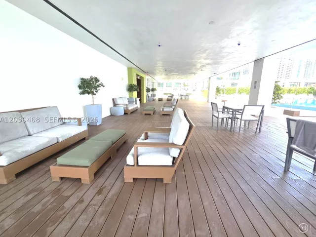 2-bedroom condo for sale in Miami - 500 Brickell Ave 3105 - MondialRealty