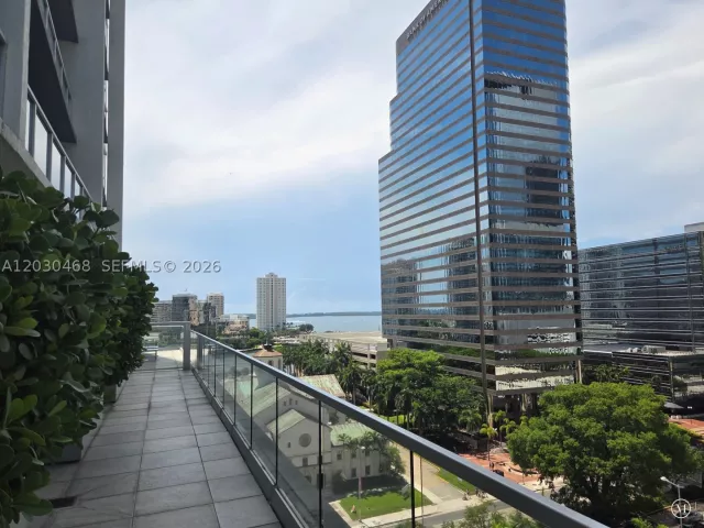2-bedroom condo for sale in Miami - 500 Brickell Ave 3105 - MondialRealty