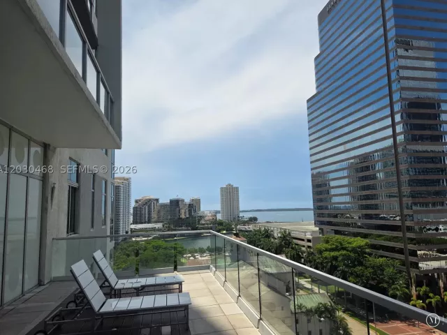 2-bedroom condo for sale in Miami - 500 Brickell Ave 3105 - MondialRealty