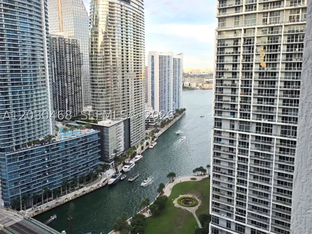 2-bedroom condo for sale in Miami - 500 Brickell Ave 3105 - MondialRealty