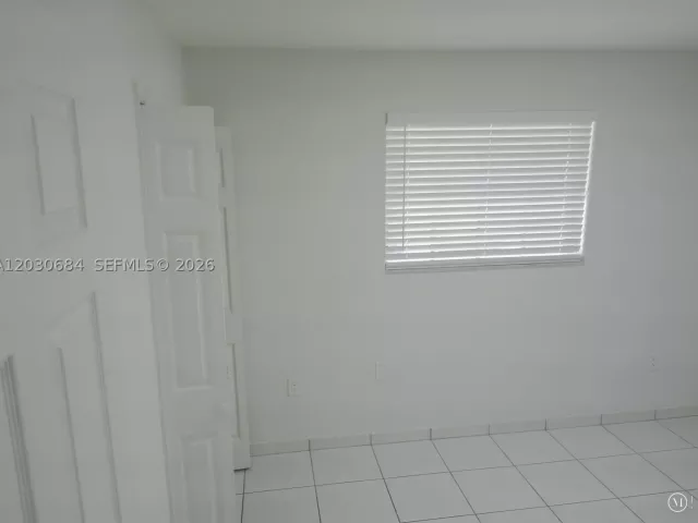 5-bedroom home for sale in Miami - 10812 SW 33rd St - MondialRealty
