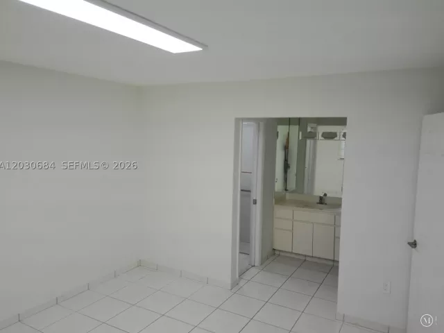 5-bedroom home for sale in Miami - 10812 SW 33rd St - MondialRealty