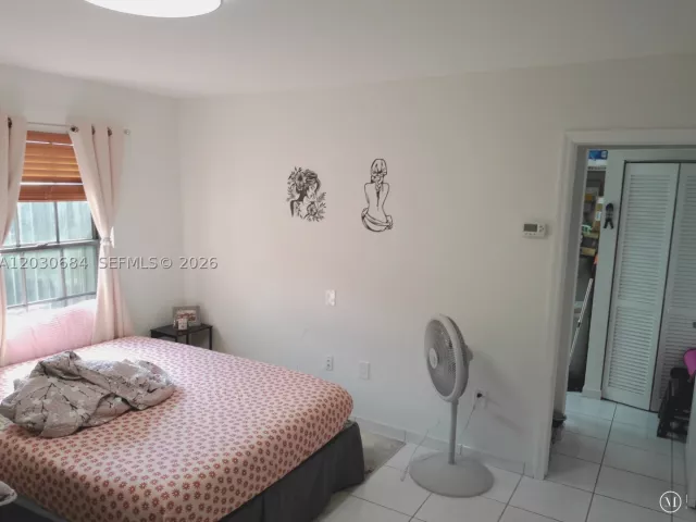 5-bedroom home for sale in Miami - 10812 SW 33rd St - MondialRealty