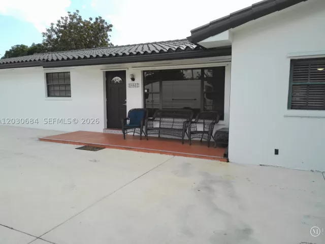 5-bedroom home for sale in Miami - 10812 SW 33rd St - MondialRealty
