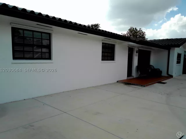 5-bedroom home for sale in Miami - 10812 SW 33rd St - MondialRealty