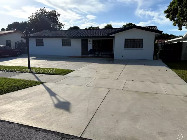 5-bedroom home for sale in Miami - 10812 SW 33rd St - MondialRealty